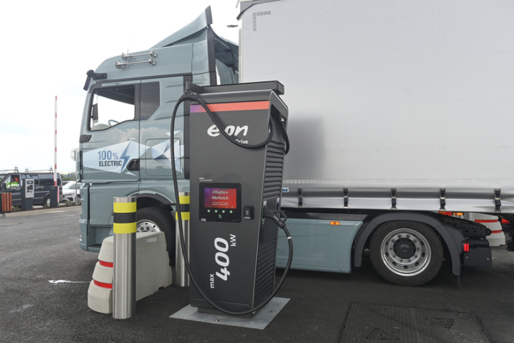 Dobíjecí stanice E.ON u D1 pro elektrické kamiony – příklad nové infrastruktury nákladní dopravy