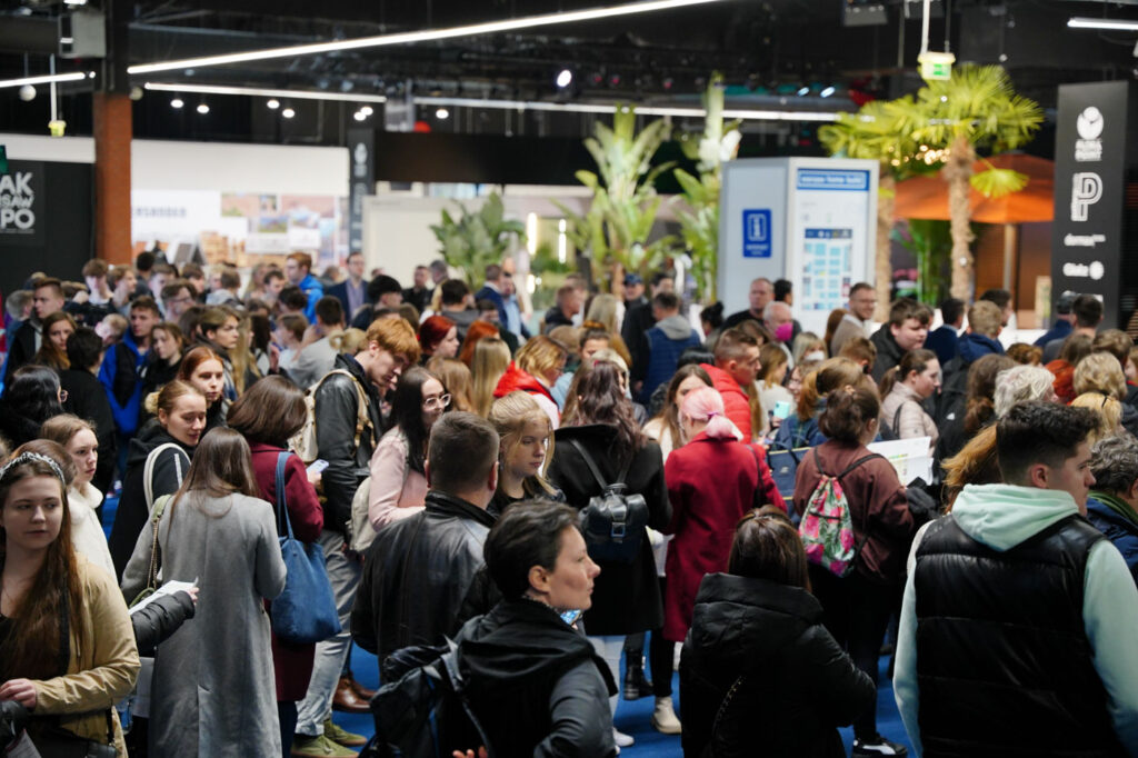 Velká návštěvnost na Fastech Expo 2026 ve Varšavě – článek HUPRO SYSTEMS SE o premiérovém veletrhu spojovacích technologií