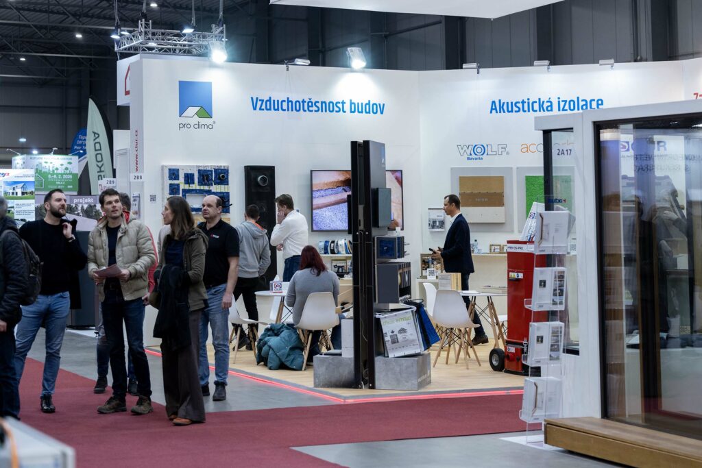 Expozice zaměřená na akustickou izolaci a vzduchotěsnost budov na veletrhu FOR PASIV v PVA EXPO Praha