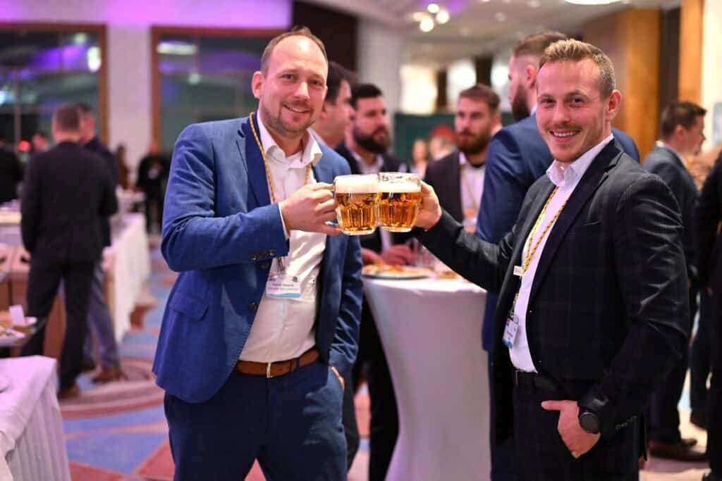 Networking na SLOVLOG Congress Bratislava – účastníci při neformálním setkání během Logistického Business Mixeru.