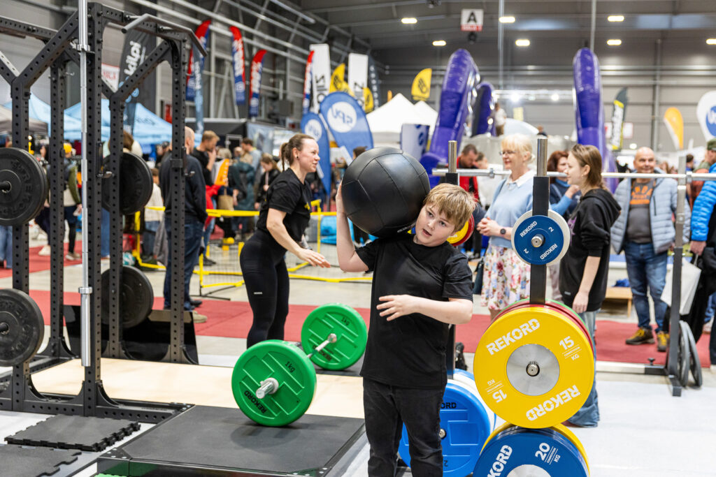 Dětská sportovní aktivita se silovým vybavením na festivalu SPORT EXPO v PVA EXPO PRAHA