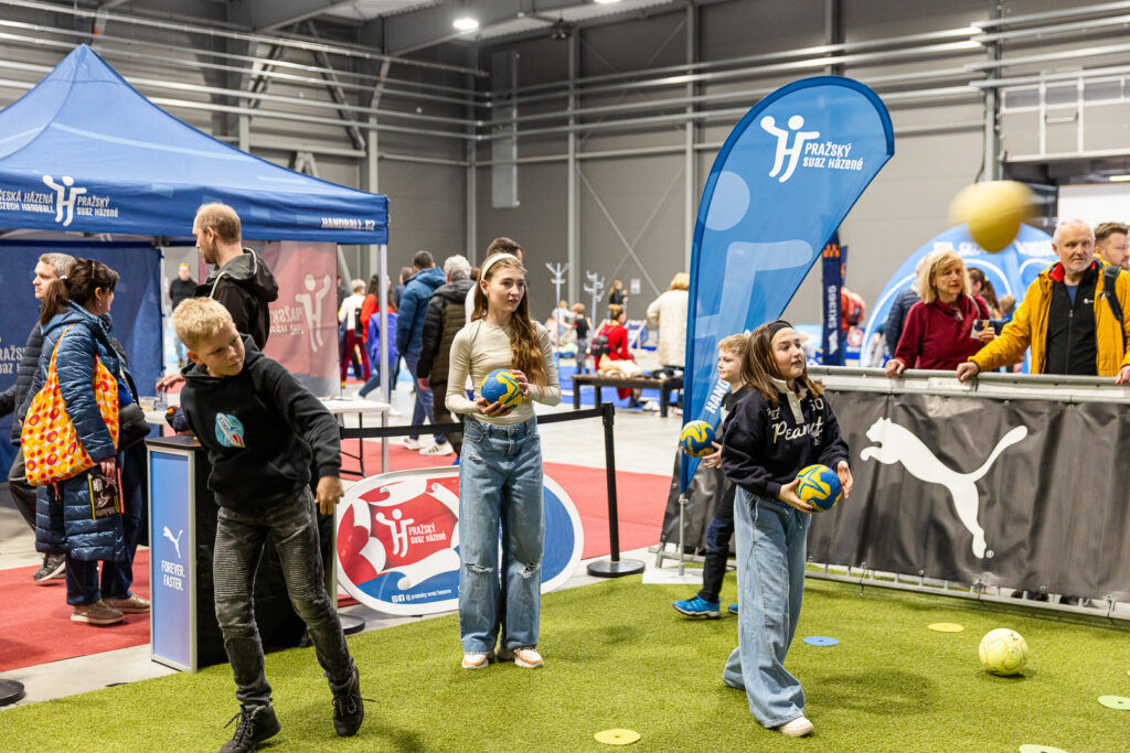 Děti a rodiny při sportovní aktivitě na festivalu SPORT EXPO v PVA EXPO PRAHA