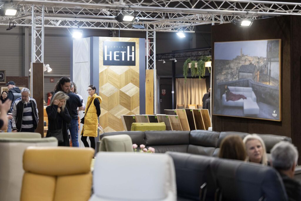Expozice podlah a nábytku na veletrhu FOR INTERIOR & DESIGN 2026 v PVA EXPO Praha