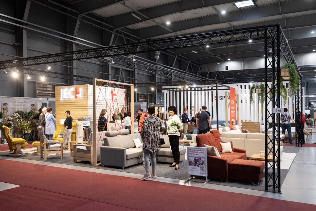 Expozice nábytku na veletrhu FOR INTERIOR & DESIGN 2026 v PVA EXPO Praha