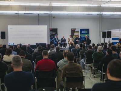 Odborný workshop na Smart Energy Forum SK 2026: panelová diskuse před plným publikem v hale Agrokomplex Nitra.