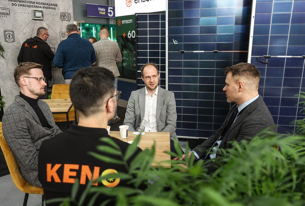 Obchodní jednání na veletrhu ENEX v Kielcích – fotovoltaické technologie a energetická řešení