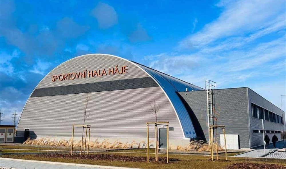 Sportovní hala ve Slaném s obloukovou ocelovou konstrukcí – vítěz ocenění Stavba roku 2024